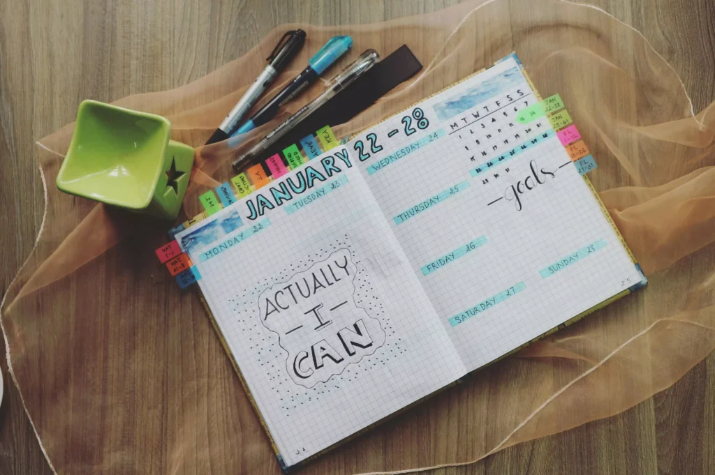 Calendário de 2026 completo aplicado em trabalho, finanças, autocuidado e vida social