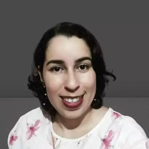 Edilaine Moreira, autora do blog Essência Organizada, especialista em autoconhecimento e organização pessoal.